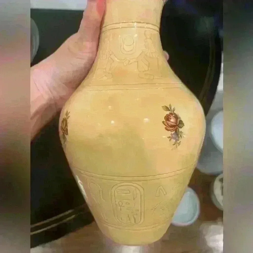 1978 Signed Duncan Enterprises Egyptian Hieroglyphics vase